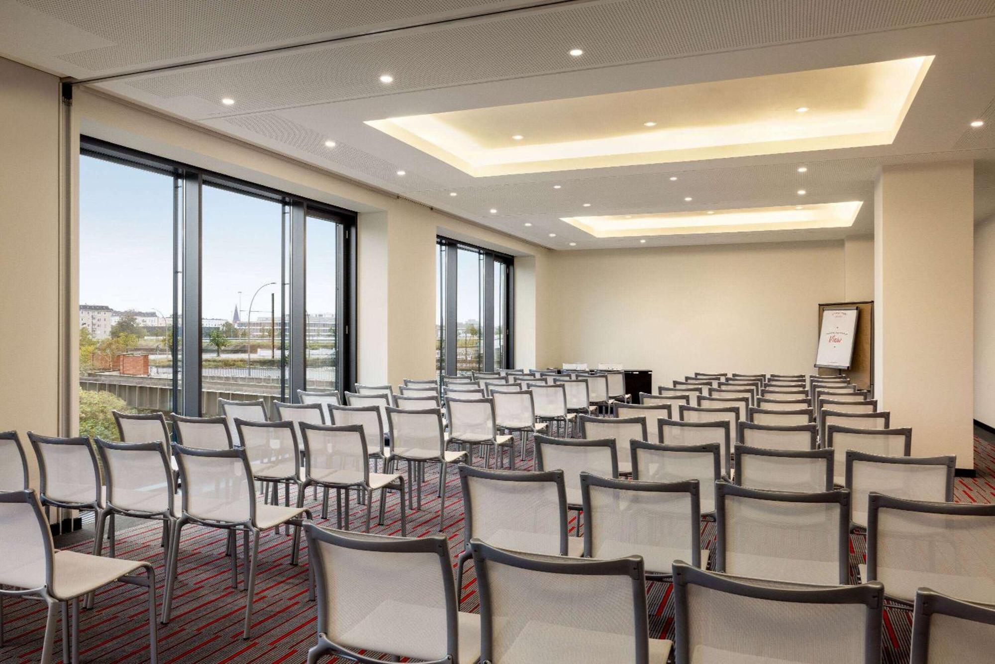 Vienna House Andel's 4*